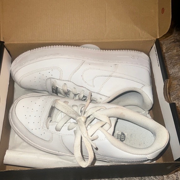 Sneakers - Picture 1 of 4